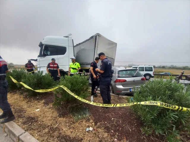 Manisa'da Feci Kaza! 1 Kişi Hayatını Kaybetti, Can Pazarı Yaşandı