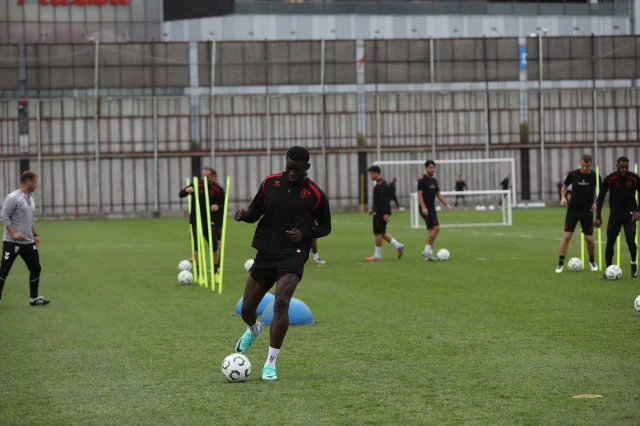 Samsunspor'un Konferans Ligi Macerası: Gruptan Çıkma Mücadelesi