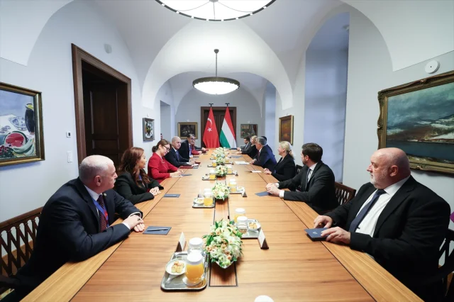 TBMM Başkanı Kurtulmuş'tan Macaristan Ziyaretinde Çarpıcı Mesajlar