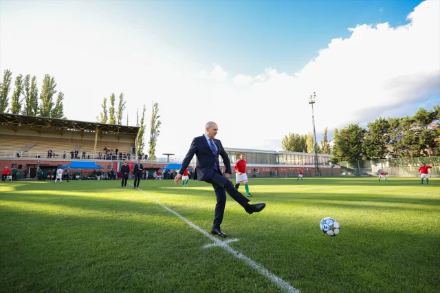 TBMM Başkanı Kurtulmuş'un Budapeşte'de Unutulmaz Ziyareti