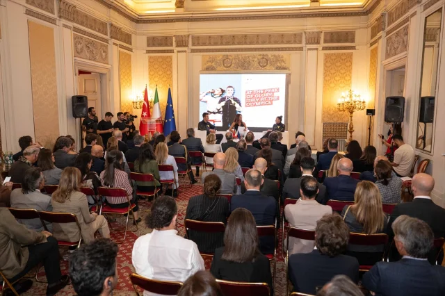 MeeTürkItaly Paneli İstanbul'da Görkemli Bir Açılış Yaptı