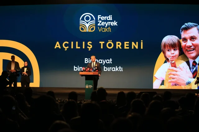 Özgür Özel'in Manisa'da Dualarla Açtığı Vakıf Nasıl Bir Dönü...