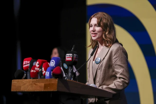 Özgür Özel'in Manisa'da Dualarla Açtığı Vakıf Nasıl Bir Dönüşüm Başlatıyor?
