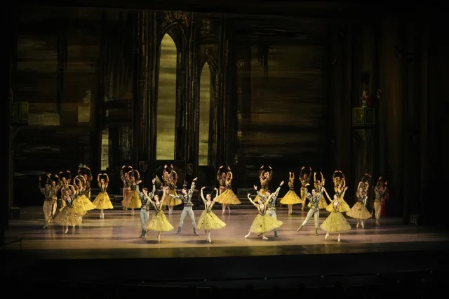 Bolşoy Bale ve Orkestrası İstanbul'da Büyüledi: Kuğu Gölü'nün Sahnesi Hayran Bıraktı