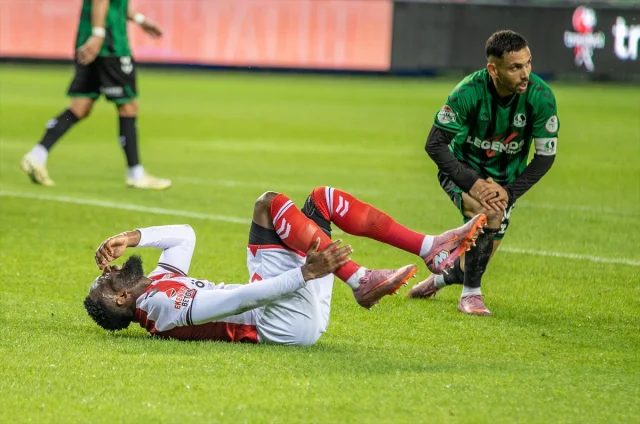 Sakaryaspor ile Sivasspor Arasında Kıran Kırana Geçen Maç