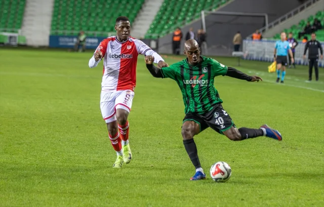 Sakaryaspor ile Sivasspor Arasında Kıran Kırana Geçen Maç