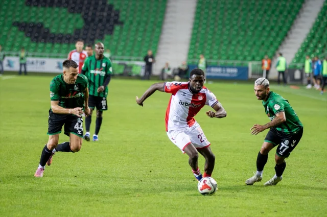 Sakaryaspor ile Sivasspor Arasında Kıran Kırana Geçen Maç