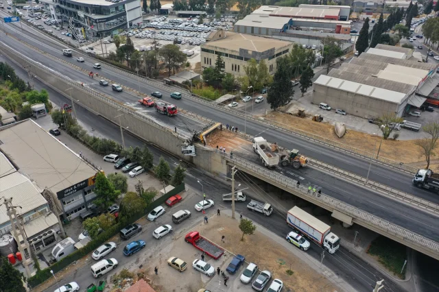 İzmir'in Kalbinde Nefes Kesen Kaza Anları Görüntülendi