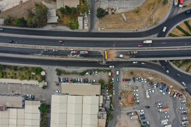 İzmir'in Kalbinde Nefes Kesen Kaza Anları Görüntülendi