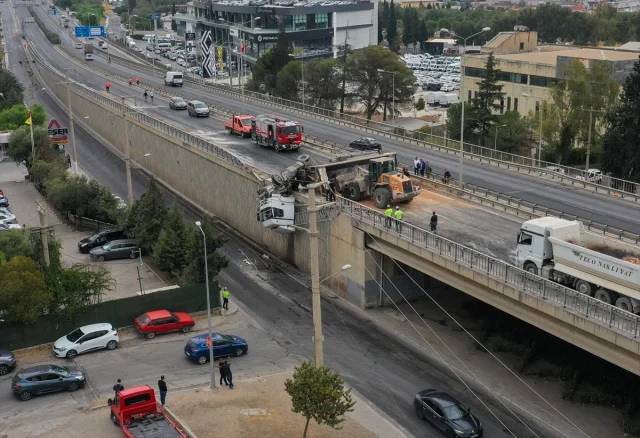 İzmir'in Kalbinde Nefes Kesen Kaza Anları Görüntülendi