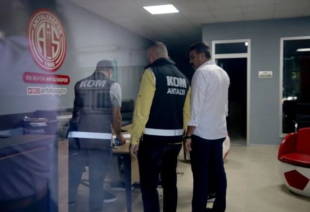 Antalya'yı Sarsan Rüşvet Operasyonunda Gözler Büyükşehir Belediyesinde