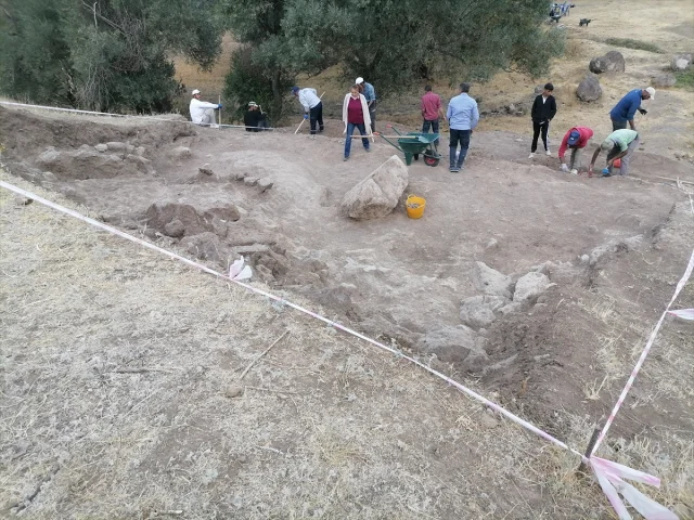5 Bin Yıllık Tarihin Kapıları Açılıyor: Parmaksız Kale Höyüğü'ndeki Ekibin Başarıları