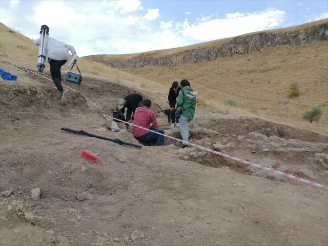 5 Bin Yıllık Tarihin Kapıları Açılıyor: Parmaksız Kale Höyüğü'ndeki Ekibin Başarıları