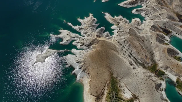 Atatürk Barajı'nın Kuraklıkla Gelen Sırları Ortaya Çıkıyor