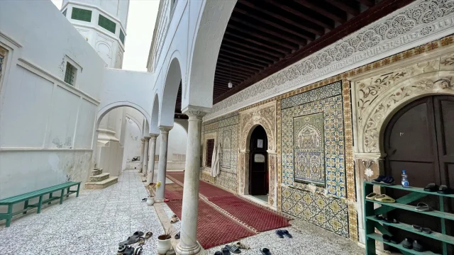 Gürcü Cami'nin Gizemli Çini Sanatı Yüzyıllar Boyunca Hayran...