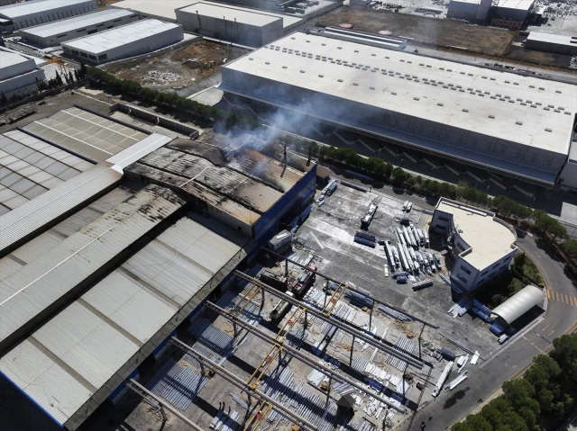 İzmir Aliağa'da Fabrika Yangını Büyük Panik Yarattı