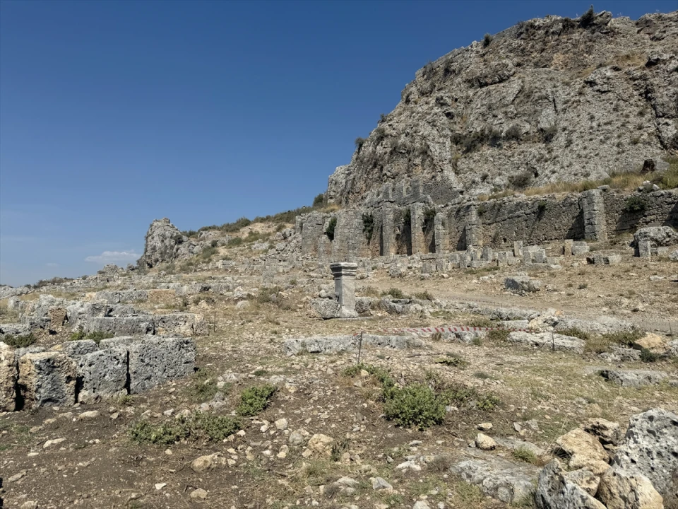 Antalya'daki Ünlü Romalı Kadının Gizemli Mezarı Ortaya Çıkıyor