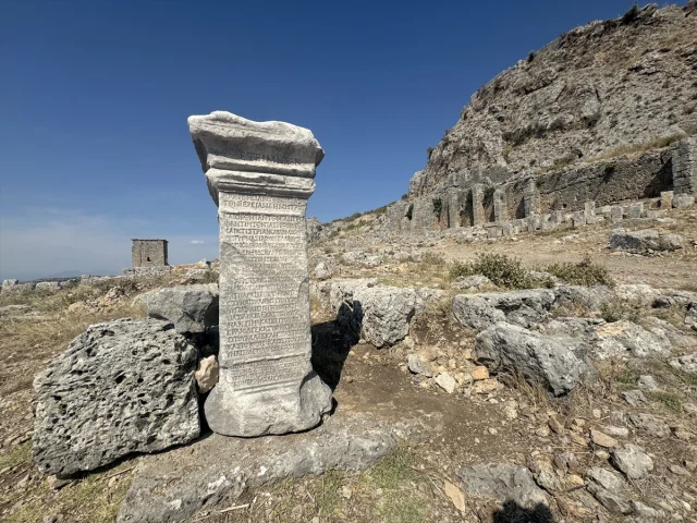 Antalya'daki Ünlü Romalı Kadının Gizemli Mezarı Ortaya Çıkıyor
