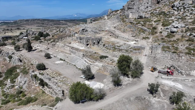 Antalya'daki Ünlü Romalı Kadının Gizemli Mezarı Ortaya Çıkıyor
