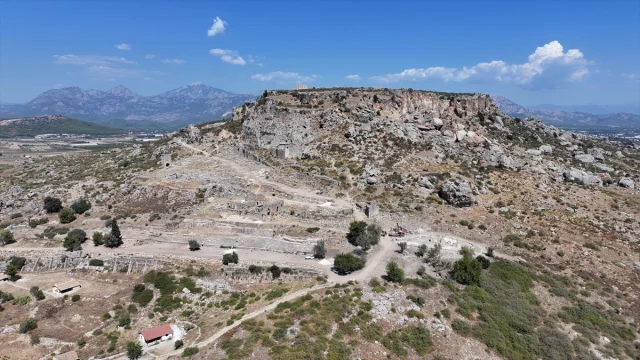 Antalya'daki Ünlü Romalı Kadının Gizemli Mezarı Ortaya Çıkıyor