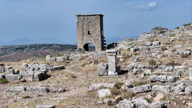 Antalya'daki Ünlü Romalı Kadının Gizemli Mezarı Ortaya Çıkıyor