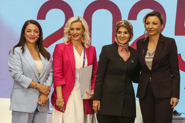 Bakan Göktaş Sırbistan'daki Kadın Konferansında Geleceğe İlişkin Kritik Mesajlar Verdi