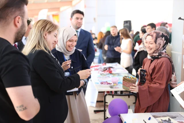 Kırklareli Üniversitesi Rektörünün Sürpriz Katılımı ile Renk...