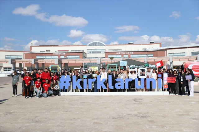 Kırklareli Üniversitesi Rektörünün Sürpriz Katılımı ile Renkli Şenlik