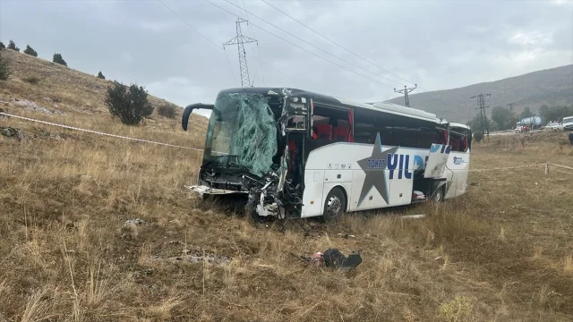 Sivas'ta Feci Kaza Onlarca Kişiyi Etkiledi