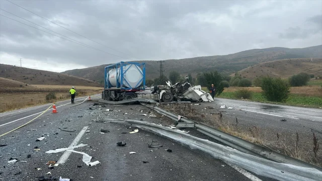 Sivas'ta Feci Kaza Onlarca Kişiyi Etkiledi