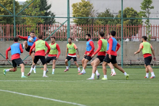 Çorum FK ve Manisa FK Mücadelesi Öncesi Gergin Bekleyiş
