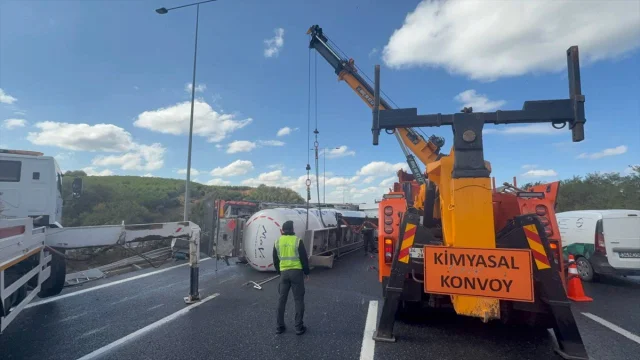 Kuzey Marmara Otoyolu'nda Tır Kazası Kaosa Yol Açtı: Sürücü...