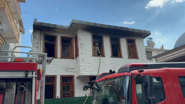 Üsküdar'daki Yangın: Kuran Kursunda Çıkan Yangın Paniğe Yol...