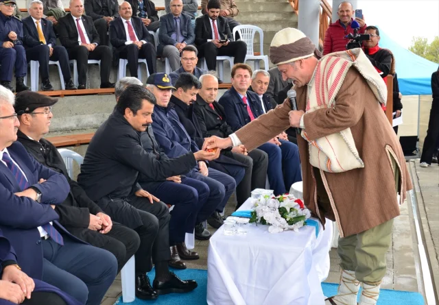Yunus Emre'nin Anıt Mezarında Duygu Dolu Anma Töreni