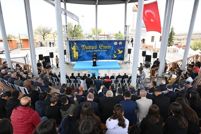 Yunus Emre'nin Anıt Mezarında Duygu Dolu Anma Töreni