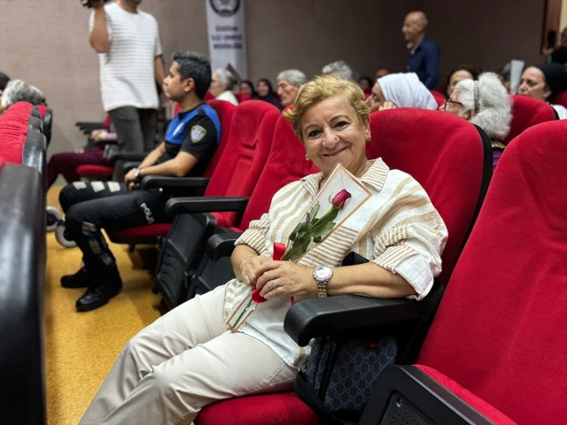 Polis Bandosu İstanbul'da Huzurevinde Coşku Dolu Anlar Yaşattı
