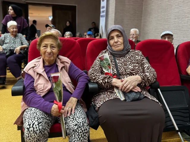 Polis Bandosu İstanbul'da Huzurevinde Coşku Dolu Anlar Yaşattı