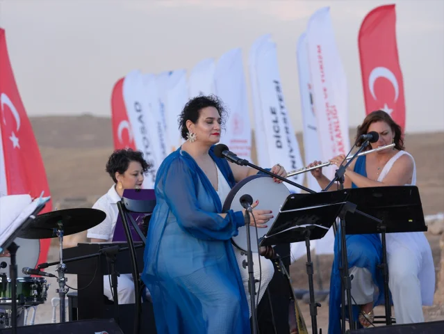 Zerzevan Kalesi'nde Antik Atmosferde Büyüleyici Konser Deneyimi
