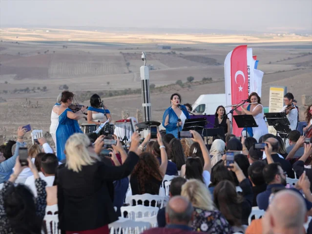 Zerzevan Kalesi'nde Antik Atmosferde Büyüleyici Konser Deneyimi
