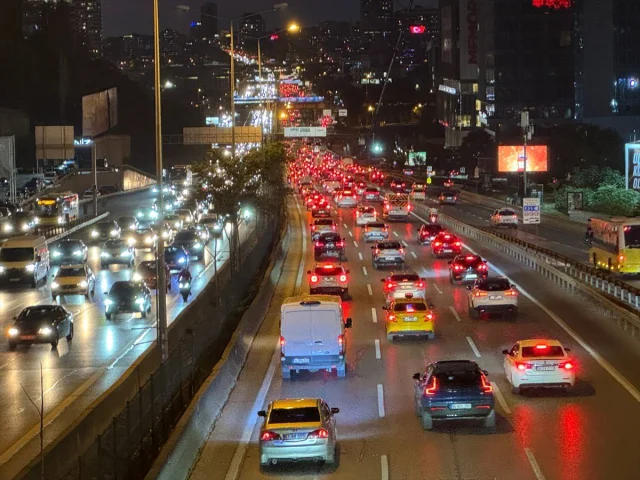 İstanbul Trafiğinde İncelikler: Akşam Saatlerinde Yoğunluğa Dikkat
