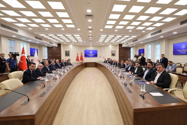 Kamu Personeli Toplantısında Kritik Kararlar Alındı
