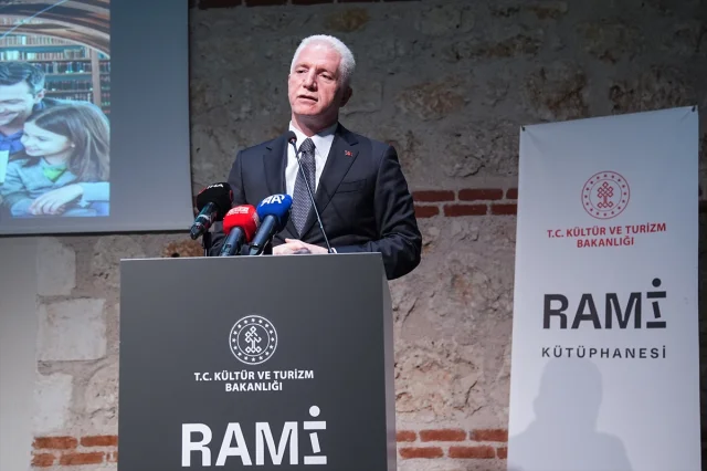 Rami Kütüphanesi'nde Büyüleyici Okuma Etkinliği: Kitaplarla Dolu Bir Akşam