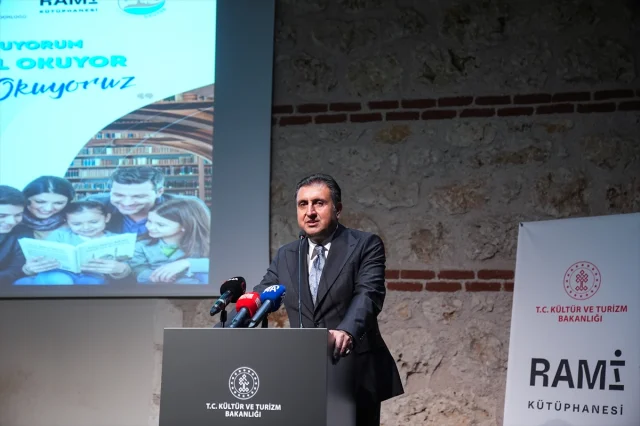 Rami Kütüphanesi'nde Büyüleyici Okuma Etkinliği: Kitaplarla Dolu Bir Akşam