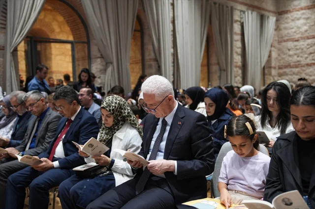 Rami Kütüphanesi'nde Büyüleyici Okuma Etkinliği: Kitaplarla Dolu Bir Akşam