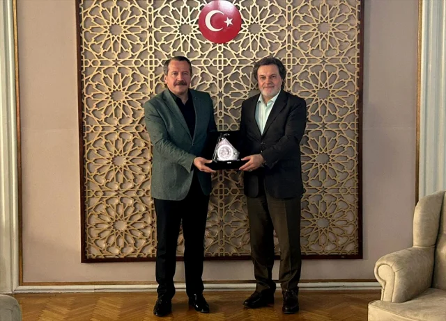 Memur-Sen Başkanı Ali Yalçın'ın İran'da Sürpriz Temasları: İşte Ziyaretin İlginç Detayları