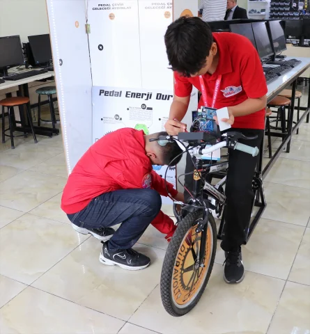 Gaziantep'te Öğrenciler Elektrik Üreten Proje ile Geleceği Aydınlatıyor