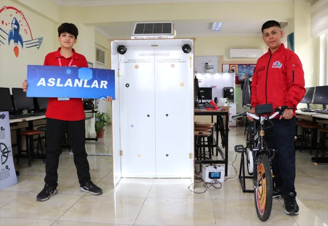 Gaziantep'te Öğrenciler Elektrik Üreten Proje ile Geleceği Aydınlatıyor