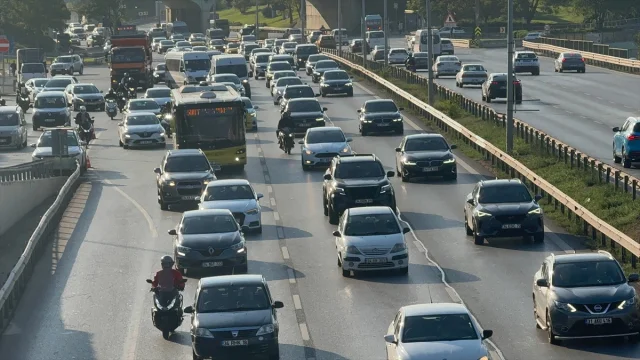 İstanbul'un Trafiğinde Sıkışanlar İçin Hayatta Kalma Rehberi
