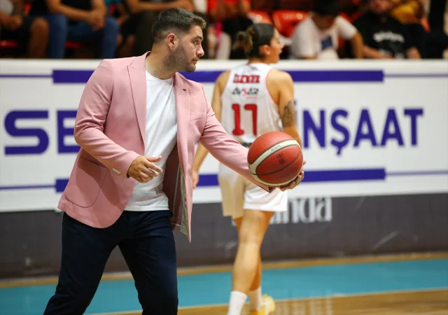 Adana Nova Basketbol Meme Kanseri İçin Pembe Ceketle Sahaya Çıkıyor