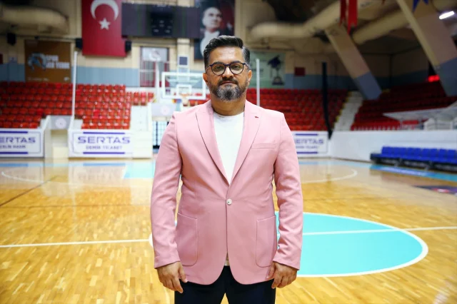 Adana Nova Basketbol Meme Kanseri İçin Pembe Ceketle Sahaya Çıkıyor